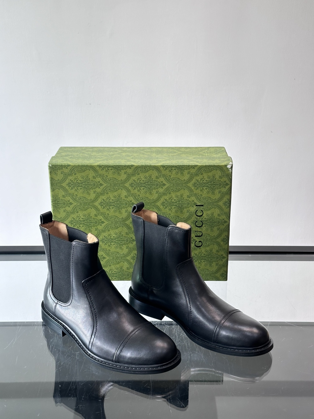 Gucci～古驰男士正装休闲靴子🥾，真皮大底！高端大气，私家开模定制原版品牌五金扣装饰，小牛皮透气内里，