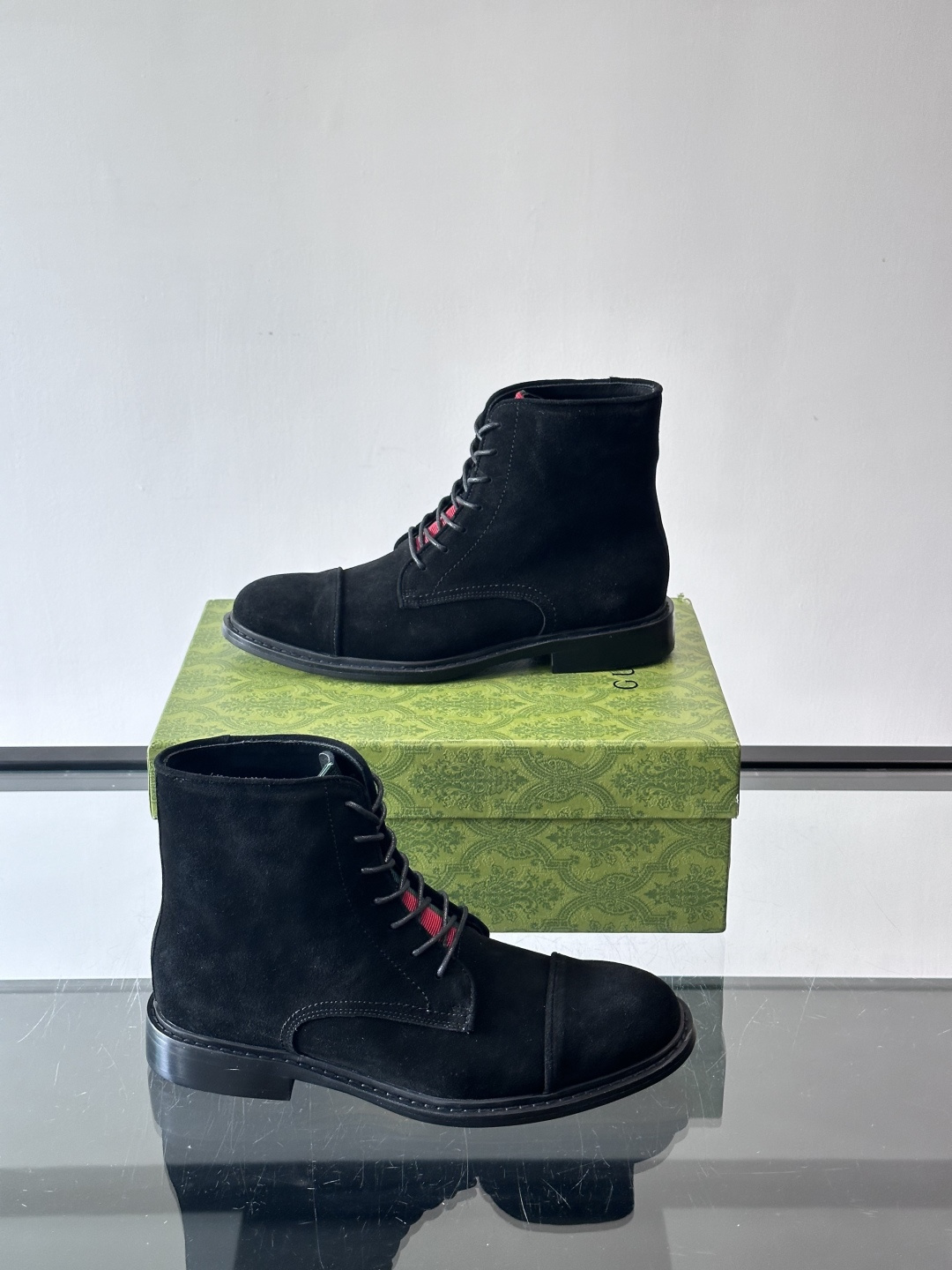 Gucci～古驰男士正装休闲靴子🥾，真皮大底！高端大气，私家开模定制原版品牌五金扣装饰，小牛皮透气内里，