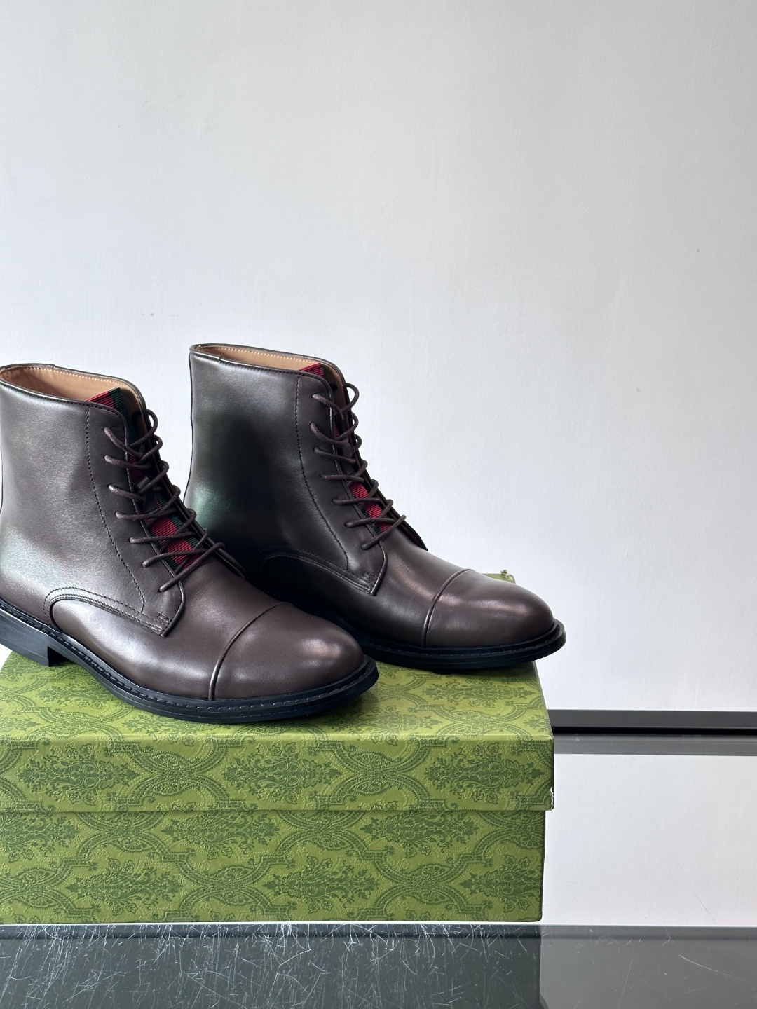 Gucci～古驰男士正装休闲靴子🥾，真皮大底！高端大气，私家开模定制原版品牌五金扣装饰，小牛皮透气内里，