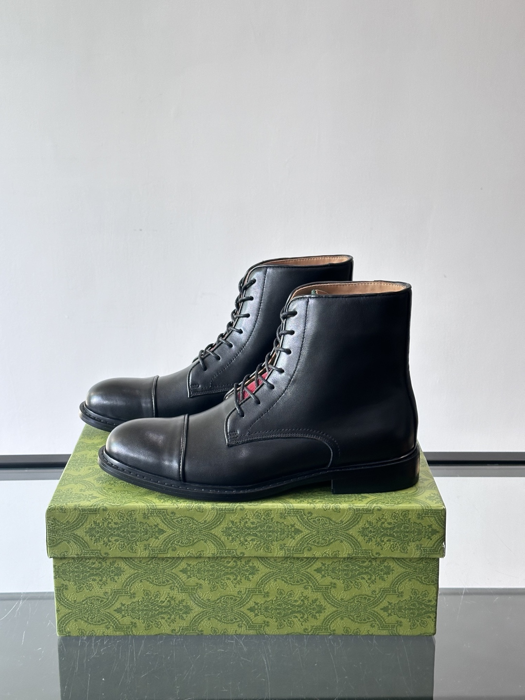 Gucci～古驰男士正装休闲靴子🥾，真皮大底！高端大气，私家开模定制原版品牌五金扣装饰，小牛皮透气内里，