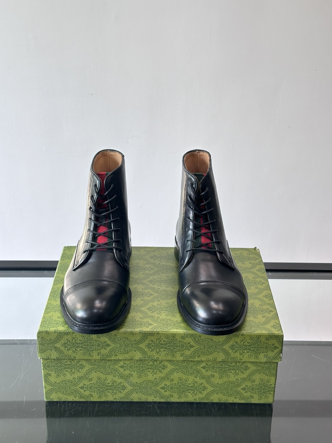 Gucci～古驰男士正装休闲靴子🥾，真皮大底！高端大气，私家开模定制原版品牌五金扣装饰，小牛皮透气内里，