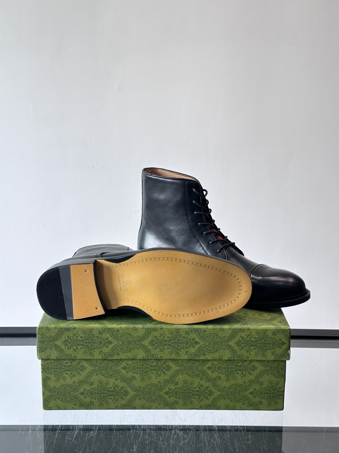 Gucci～古驰男士正装休闲靴子🥾，真皮大底！高端大气，私家开模定制原版品牌五金扣装饰，小牛皮透气内里，