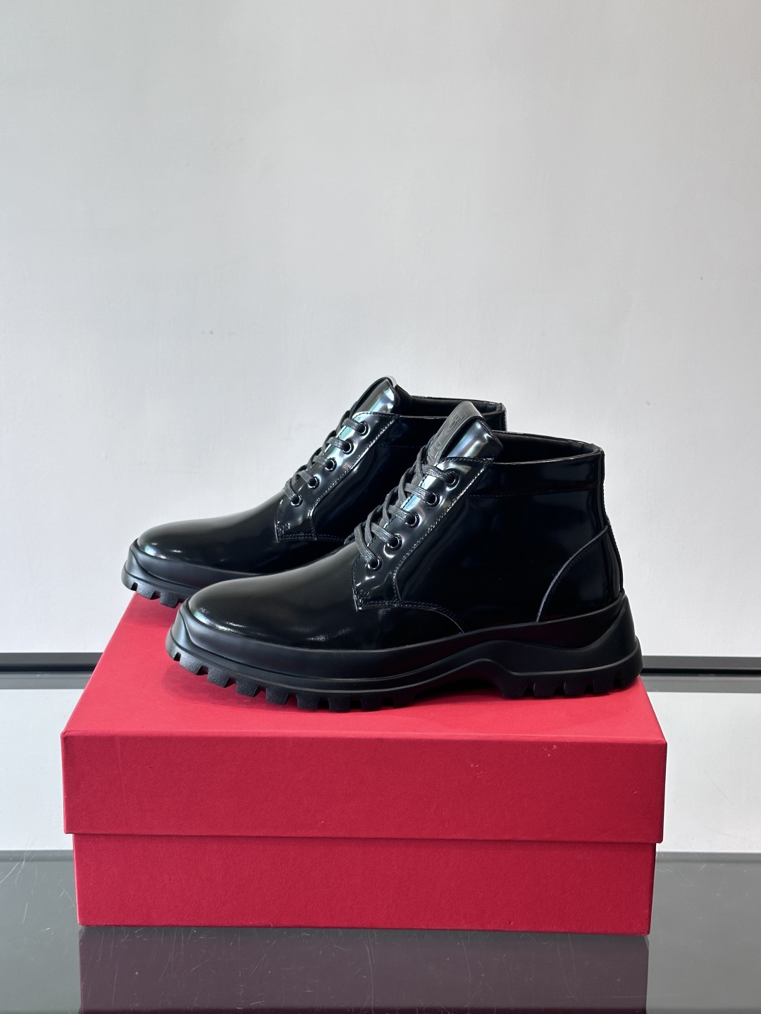 F🆕高端男士正装鞋休闲皮鞋短靴。（加绒内里）绅士臻享 型男必备 头层牛皮鞋面 皮质质感一览无余 小牛皮透