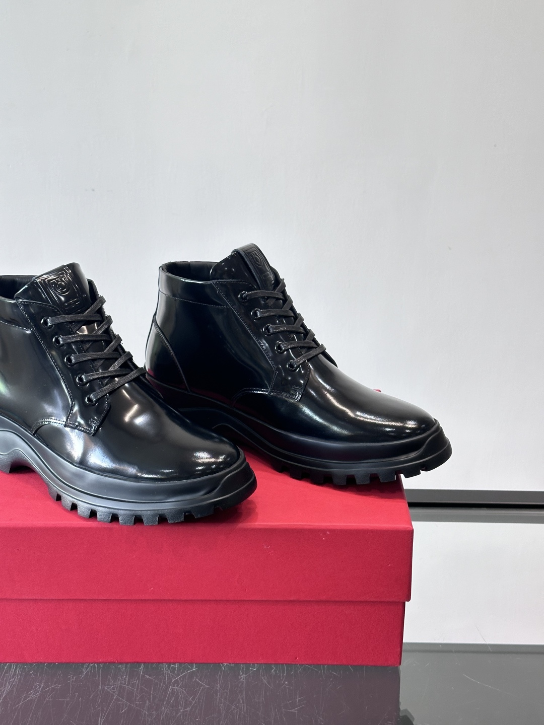 F🆕高端男士正装鞋休闲皮鞋短靴。（加绒内里）绅士臻享 型男必备 头层牛皮鞋面 皮质质感一览无余 小牛皮透