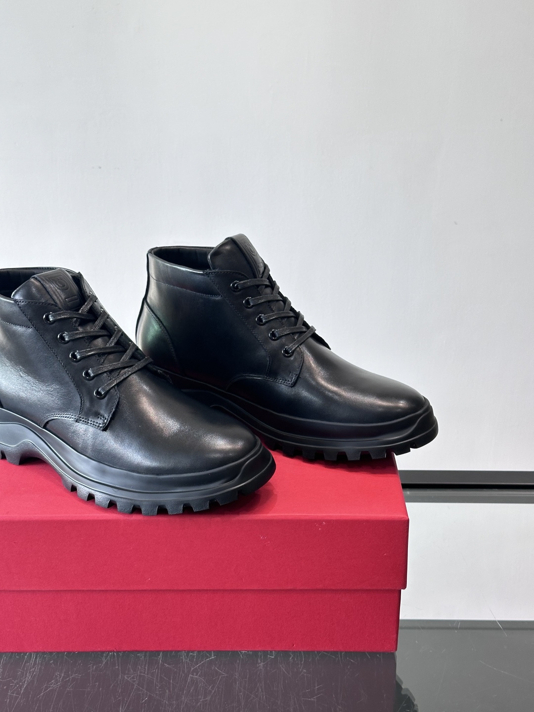 F🆕高端男士正装鞋休闲皮鞋短靴。（加绒内里）绅士臻享 型男必备 头层牛皮鞋面 皮质质感一览无余 小牛皮透