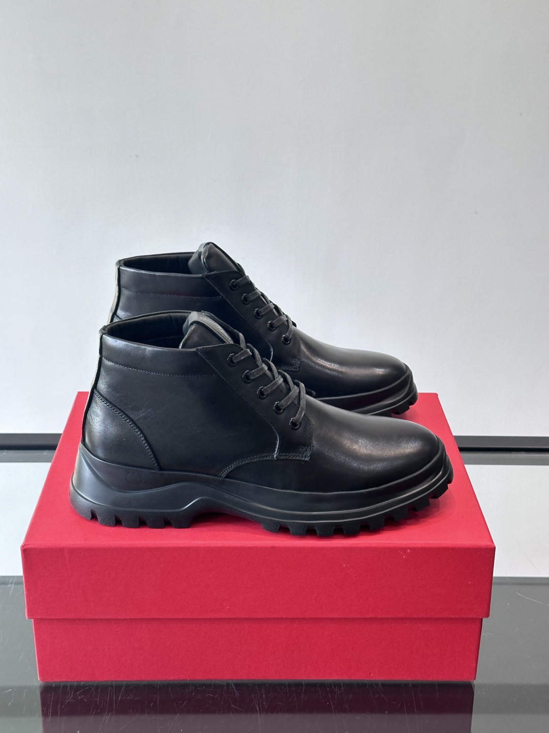 F🆕高端男士正装鞋休闲皮鞋短靴。（加绒内里）绅士臻享 型男必备 头层牛皮鞋面 皮质质感一览无余 小牛皮透