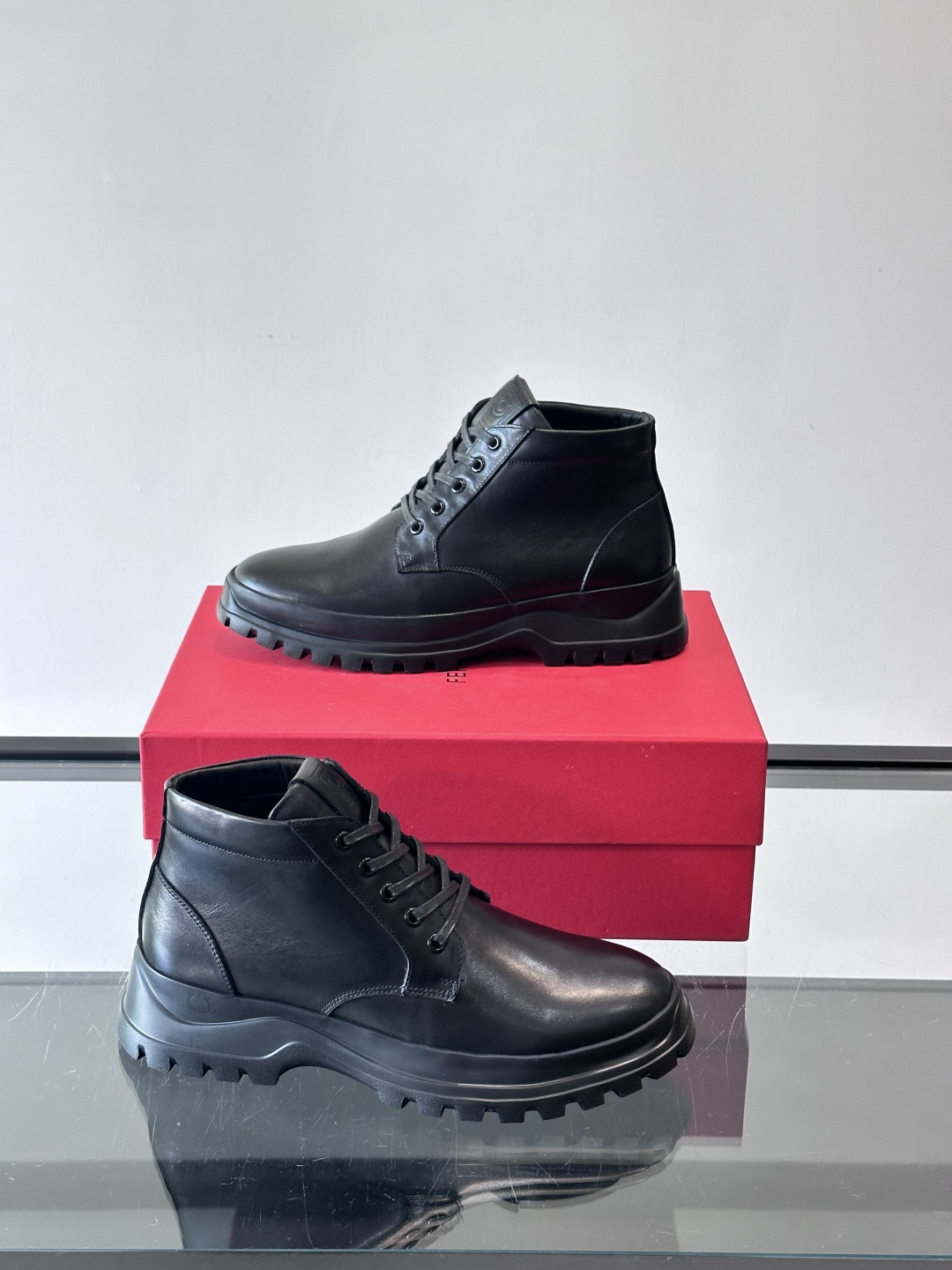 F🆕高端男士正装鞋休闲皮鞋短靴。（加绒内里）绅士臻享 型男必备 头层牛皮鞋面 皮质质感一览无余 小牛皮透