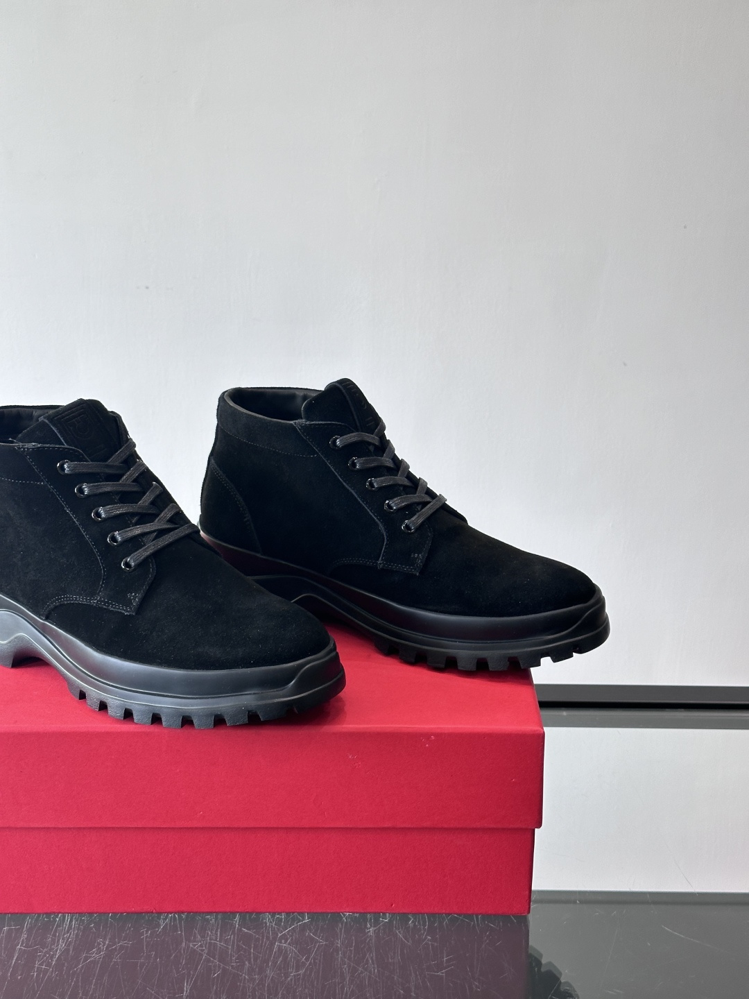 F🆕高端男士正装鞋休闲皮鞋短靴。（加绒内里）绅士臻享 型男必备 头层牛皮鞋面 皮质质感一览无余 小牛皮透