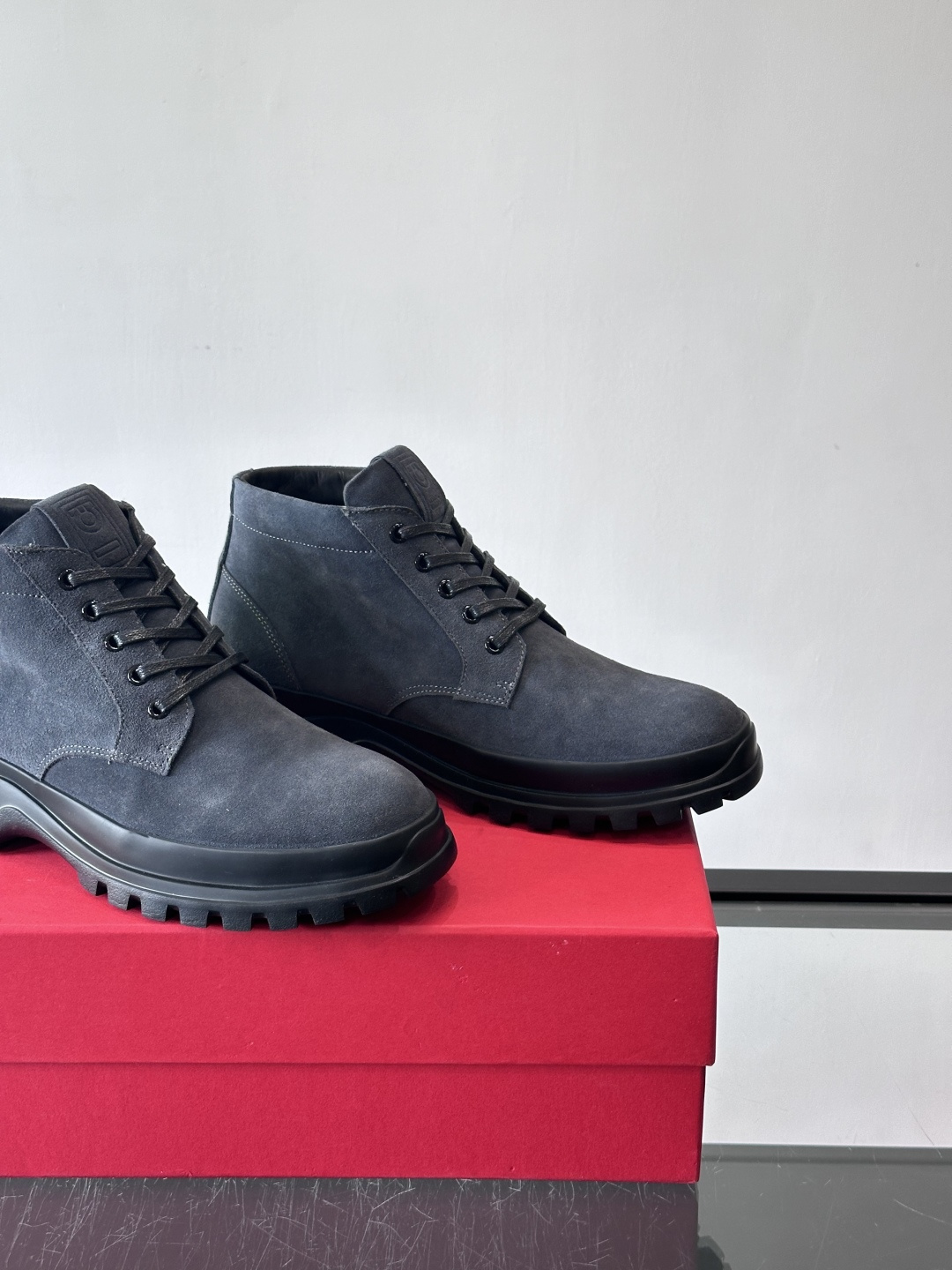 F🆕高端男士正装鞋休闲皮鞋短靴。（加绒内里）绅士臻享 型男必备 头层牛皮鞋面 皮质质感一览无余 小牛皮透