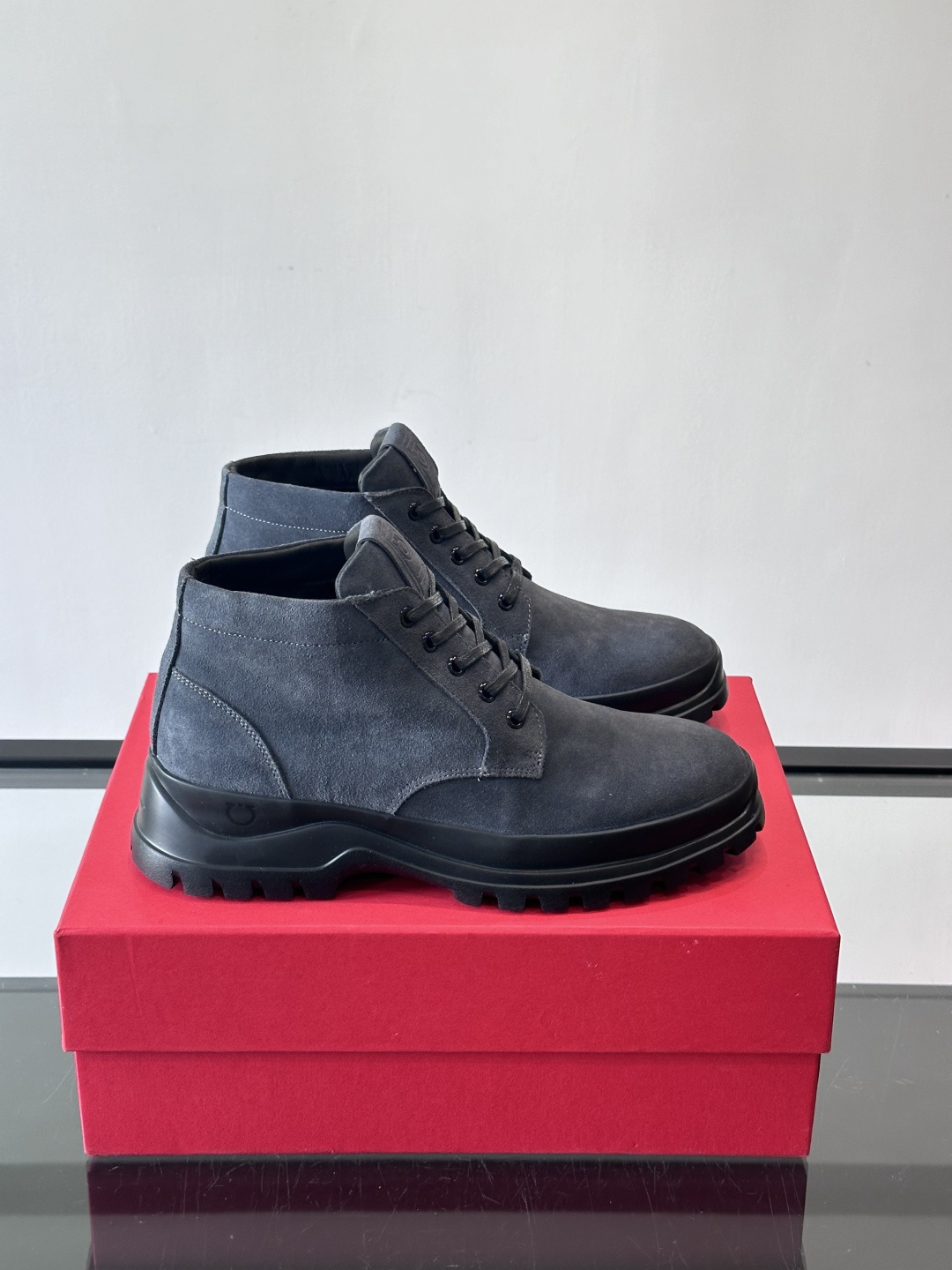 F🆕高端男士正装鞋休闲皮鞋短靴。（加绒内里）绅士臻享 型男必备 头层牛皮鞋面 皮质质感一览无余 小牛皮透