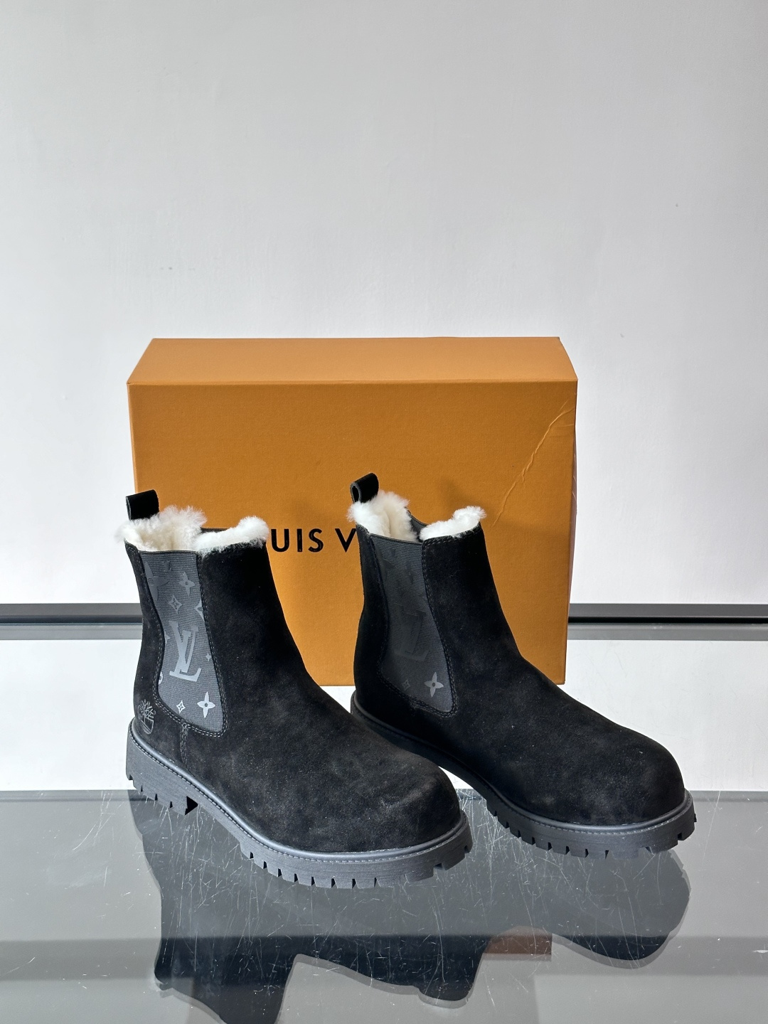 ◾️▫️L 奢品🆕新款高帮切尔西男靴（加绒内里），切尔西靴以潮流笔触重绎经典设计，光滑牛皮革衔接厚实橡胶