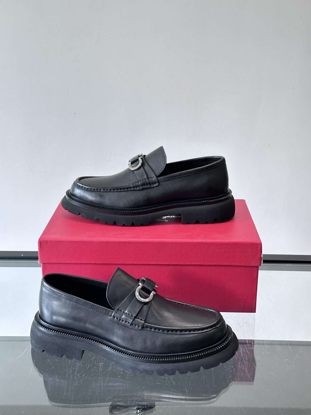 F🆕高端男士正装鞋休闲皮鞋，绅士臻享 型男必备 头层牛皮鞋面 皮质质感一览无余 小牛皮透气内里，橡胶大底