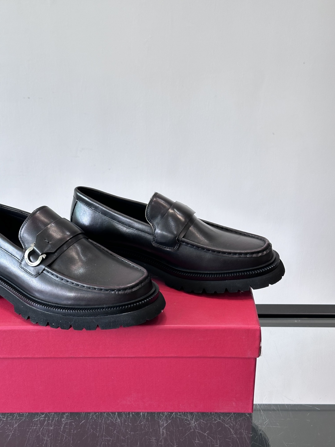 F🆕高端男士正装鞋休闲皮鞋，绅士臻享 型男必备 头层牛皮鞋面 皮质质感一览无余 小牛皮透气内里，橡胶大底