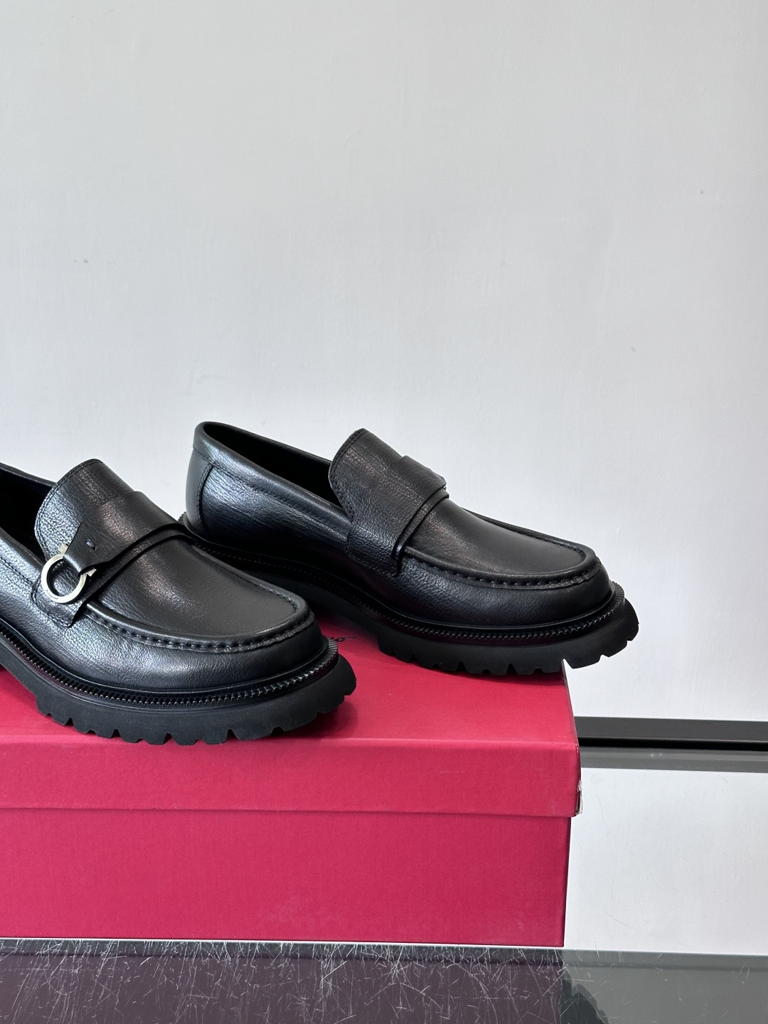 F🆕高端男士正装鞋休闲皮鞋，绅士臻享 型男必备 头层牛皮鞋面 皮质质感一览无余 小牛皮透气内里，橡胶大底