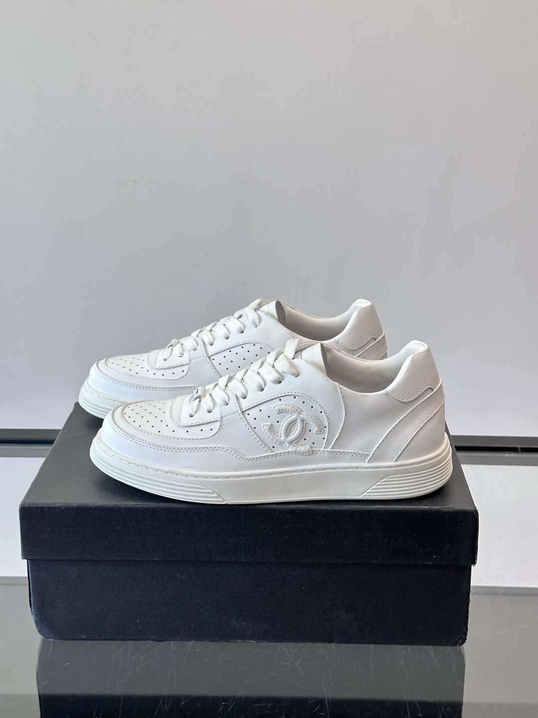 CHANEL/香奈儿 休闲运动鞋板鞋专柜同步 专柜非常火爆 非常难买的一款鞋 全网最火的厚底熊猫鞋 可想