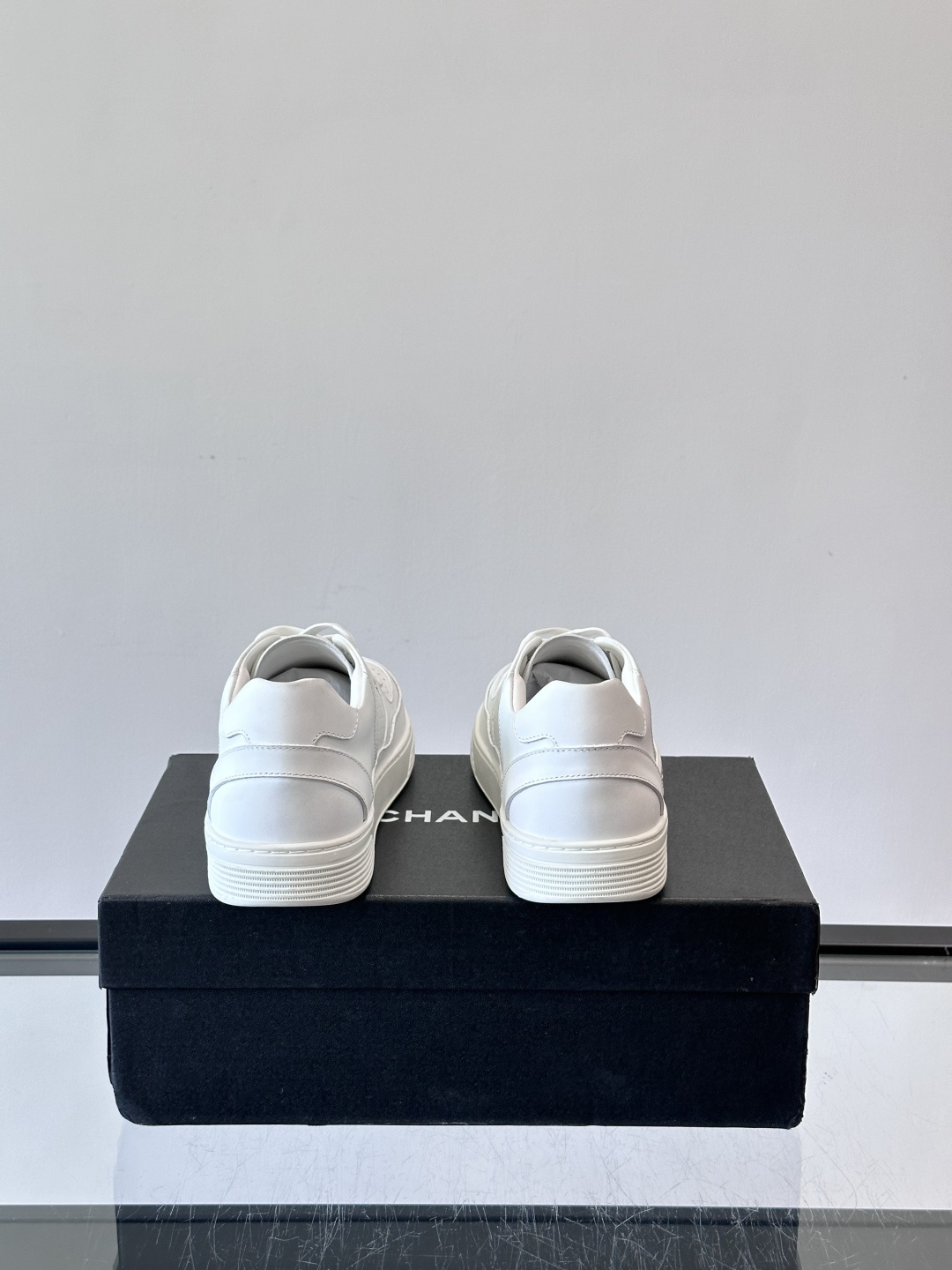 CHANEL/香奈儿 休闲运动鞋板鞋专柜同步 专柜非常火爆 非常难买的一款鞋 全网最火的厚底熊猫鞋 可想