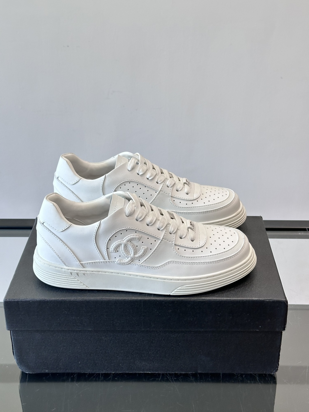 CHANEL/香奈儿 休闲运动鞋板鞋专柜同步 专柜非常火爆 非常难买的一款鞋 全网最火的厚底熊猫鞋 可想