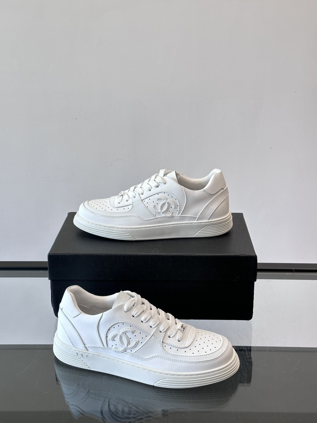 CHANEL/香奈儿 休闲运动鞋板鞋专柜同步 专柜非常火爆 非常难买的一款鞋 全网最火的厚底熊猫鞋 可想