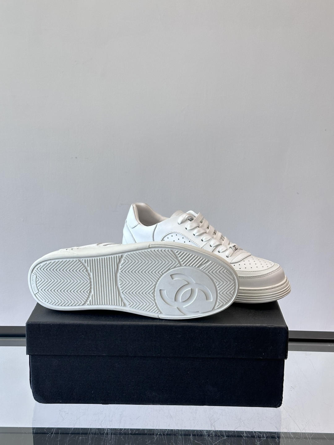 CHANEL/香奈儿 休闲运动鞋板鞋专柜同步 专柜非常火爆 非常难买的一款鞋 全网最火的厚底熊猫鞋 可想
