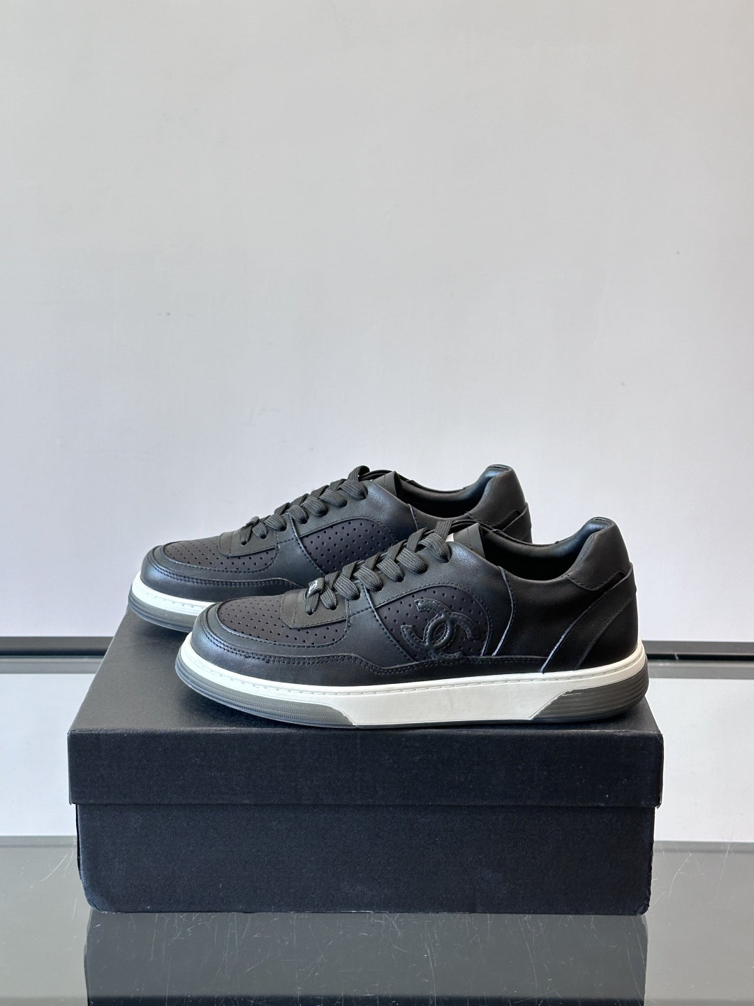 CHANEL/香奈儿 休闲运动鞋板鞋专柜同步 专柜非常火爆 非常难买的一款鞋 全网最火的厚底熊猫鞋 可想