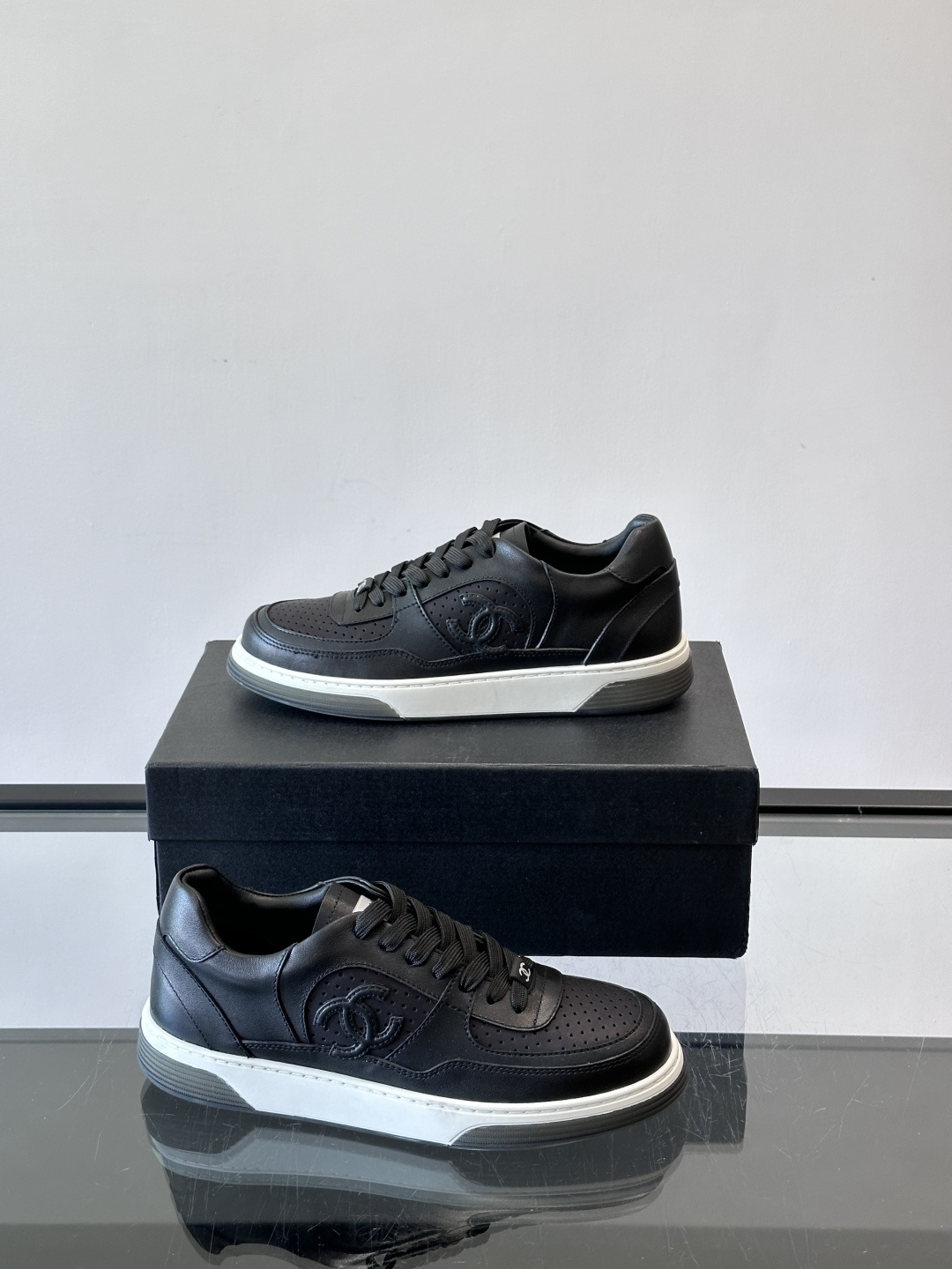 CHANEL/香奈儿 休闲运动鞋板鞋专柜同步 专柜非常火爆 非常难买的一款鞋 全网最火的厚底熊猫鞋 可想