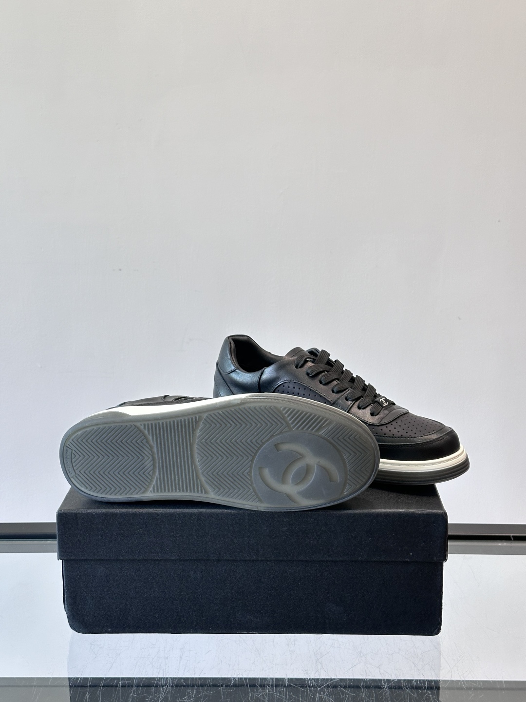 CHANEL/香奈儿 休闲运动鞋板鞋专柜同步 专柜非常火爆 非常难买的一款鞋 全网最火的厚底熊猫鞋 可想