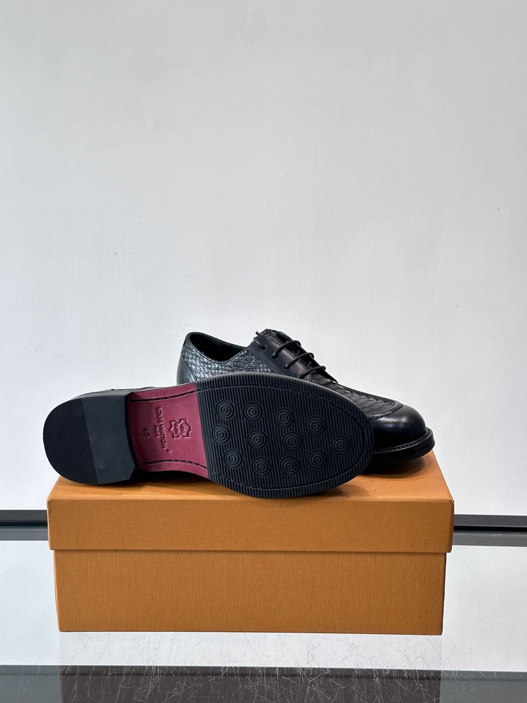 ◾️▫️L.v~高端男士正装休闲皮鞋，经典款，高端大气，进口牛皮打造，小牛皮透气内里，真皮大底，顶级品质