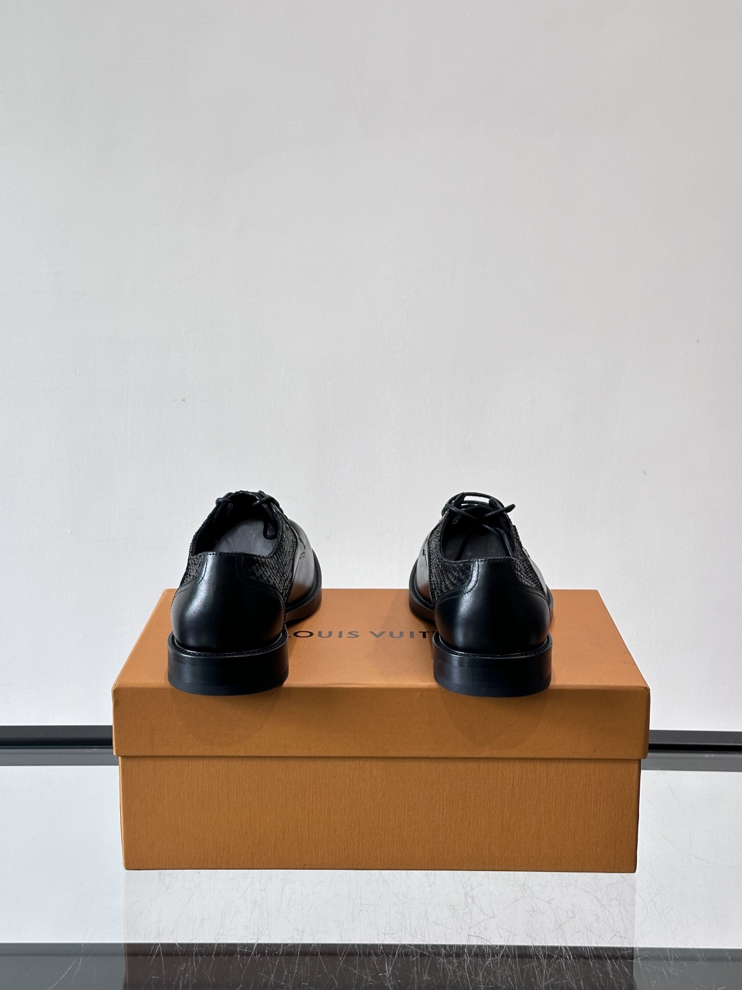 ◾️▫️L.v~高端男士正装休闲皮鞋，经典款，高端大气，进口牛皮打造，小牛皮透气内里，真皮大底，顶级品质