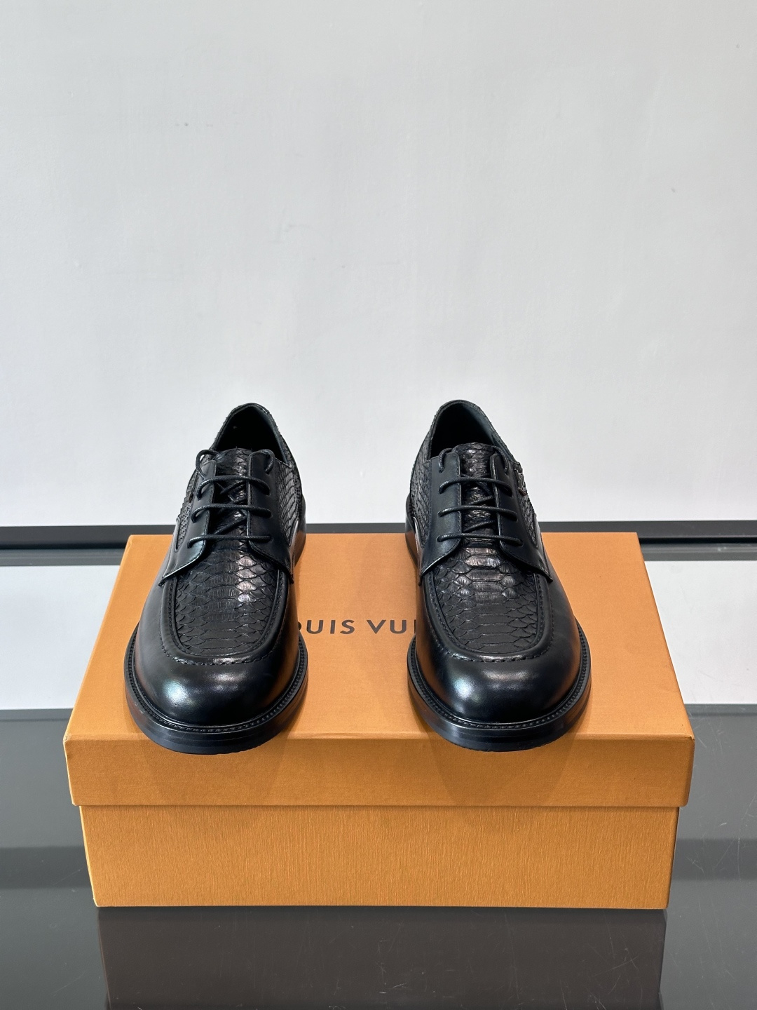 ◾️▫️L.v~高端男士正装休闲皮鞋，经典款，高端大气，进口牛皮打造，小牛皮透气内里，真皮大底，顶级品质