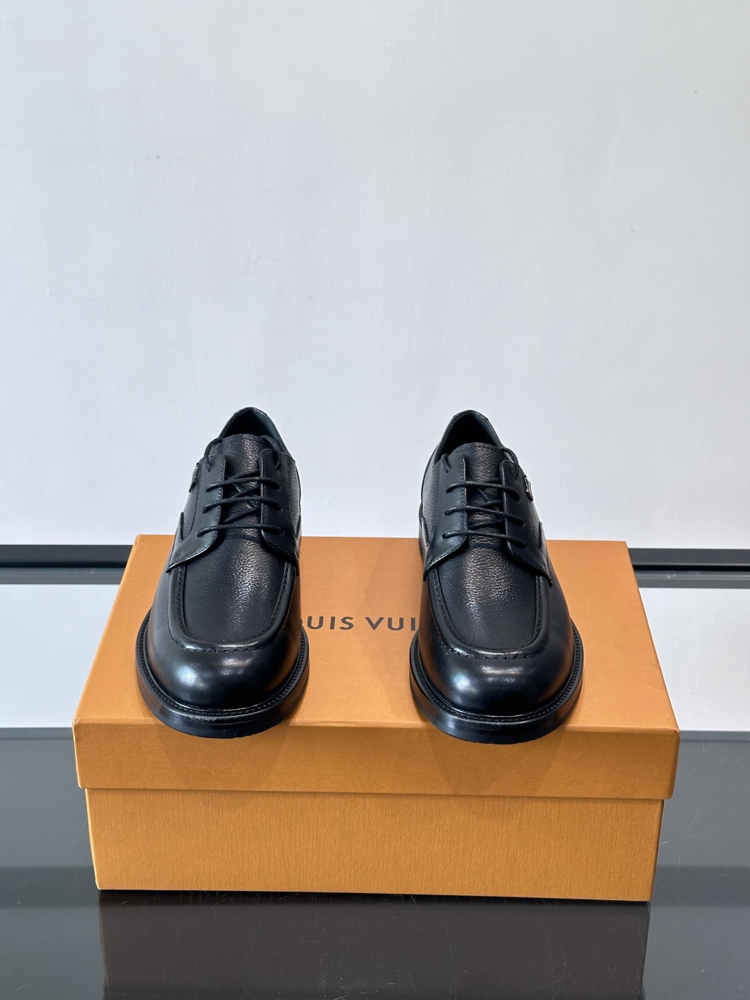 ◾️▫️L.v~高端男士正装休闲皮鞋，经典款，高端大气，进口牛皮打造，小牛皮透气内里，真皮大底，顶级品质