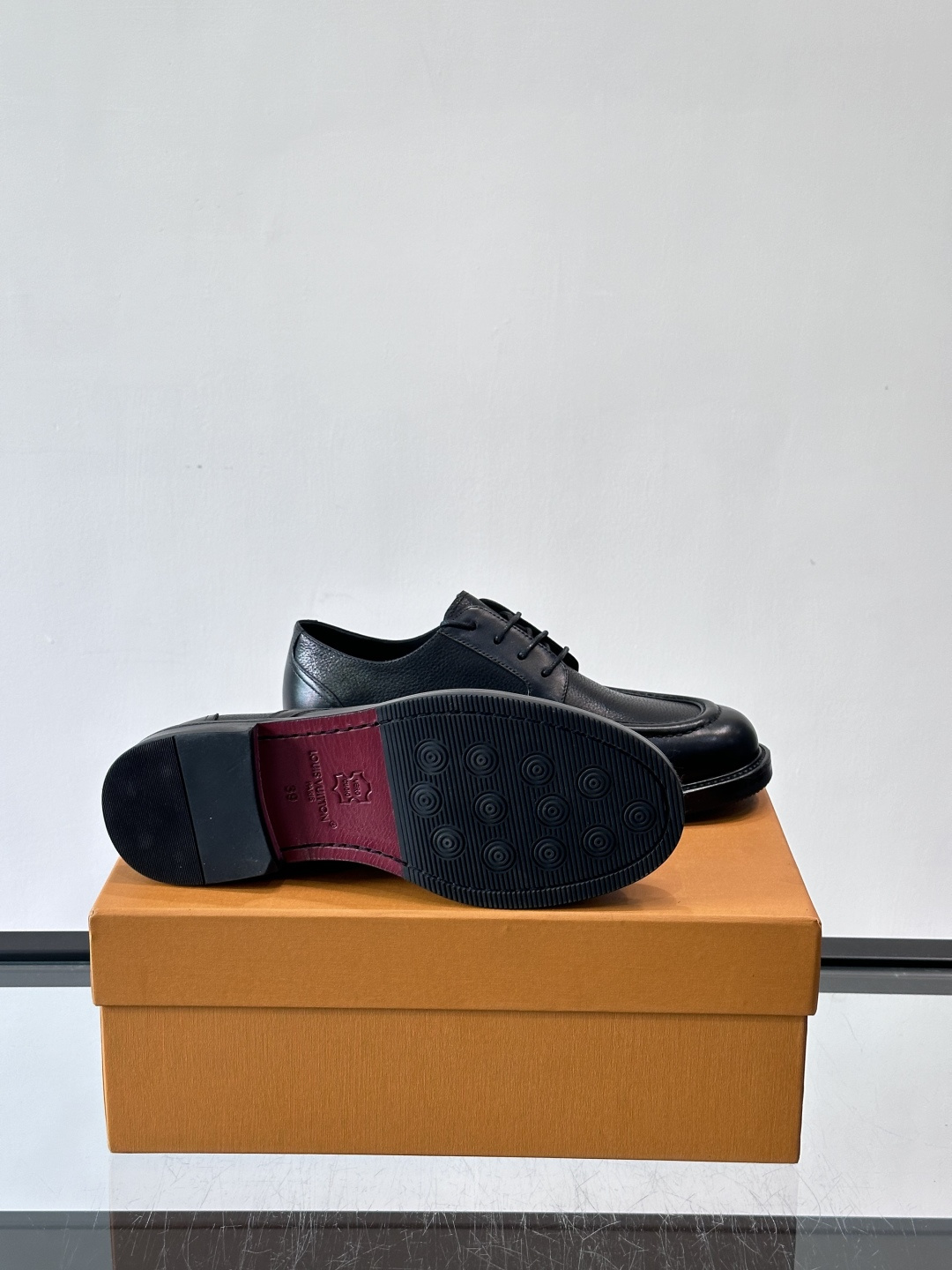 ◾️▫️L.v~高端男士正装休闲皮鞋，经典款，高端大气，进口牛皮打造，小牛皮透气内里，真皮大底，顶级品质