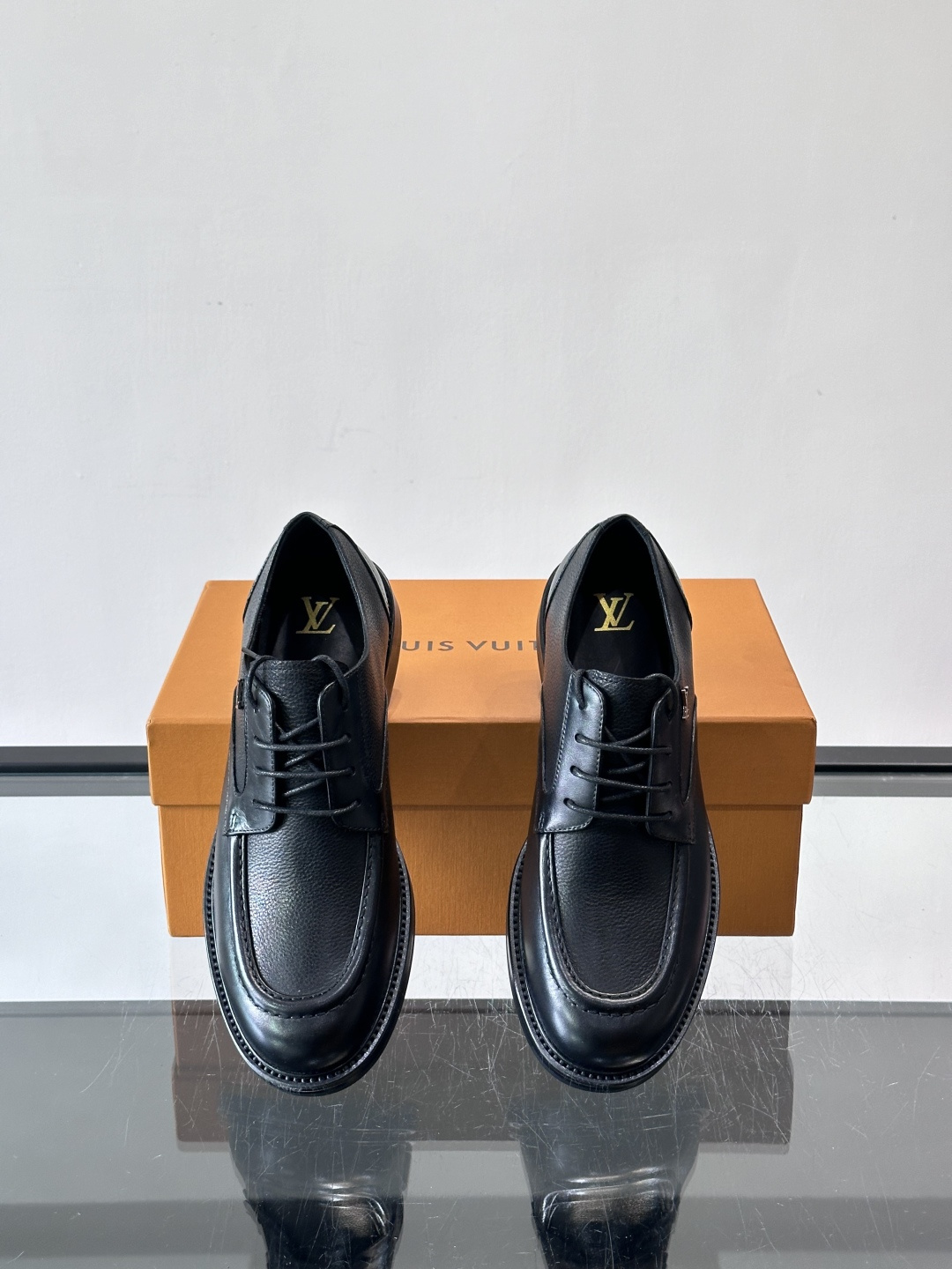 ◾️▫️L.v~高端男士正装休闲皮鞋，经典款，高端大气，进口牛皮打造，小牛皮透气内里，真皮大底，顶级品质