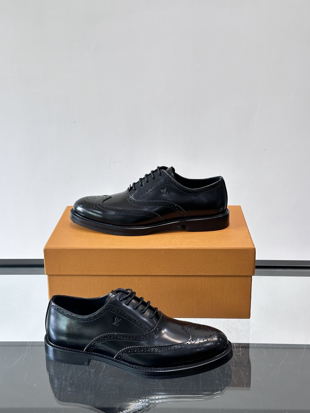 ◾️▫️L.v~高端男士正装休闲皮鞋，经典款，高端大气，进口牛皮打造，小牛皮透气内里，真皮大底，顶级品质