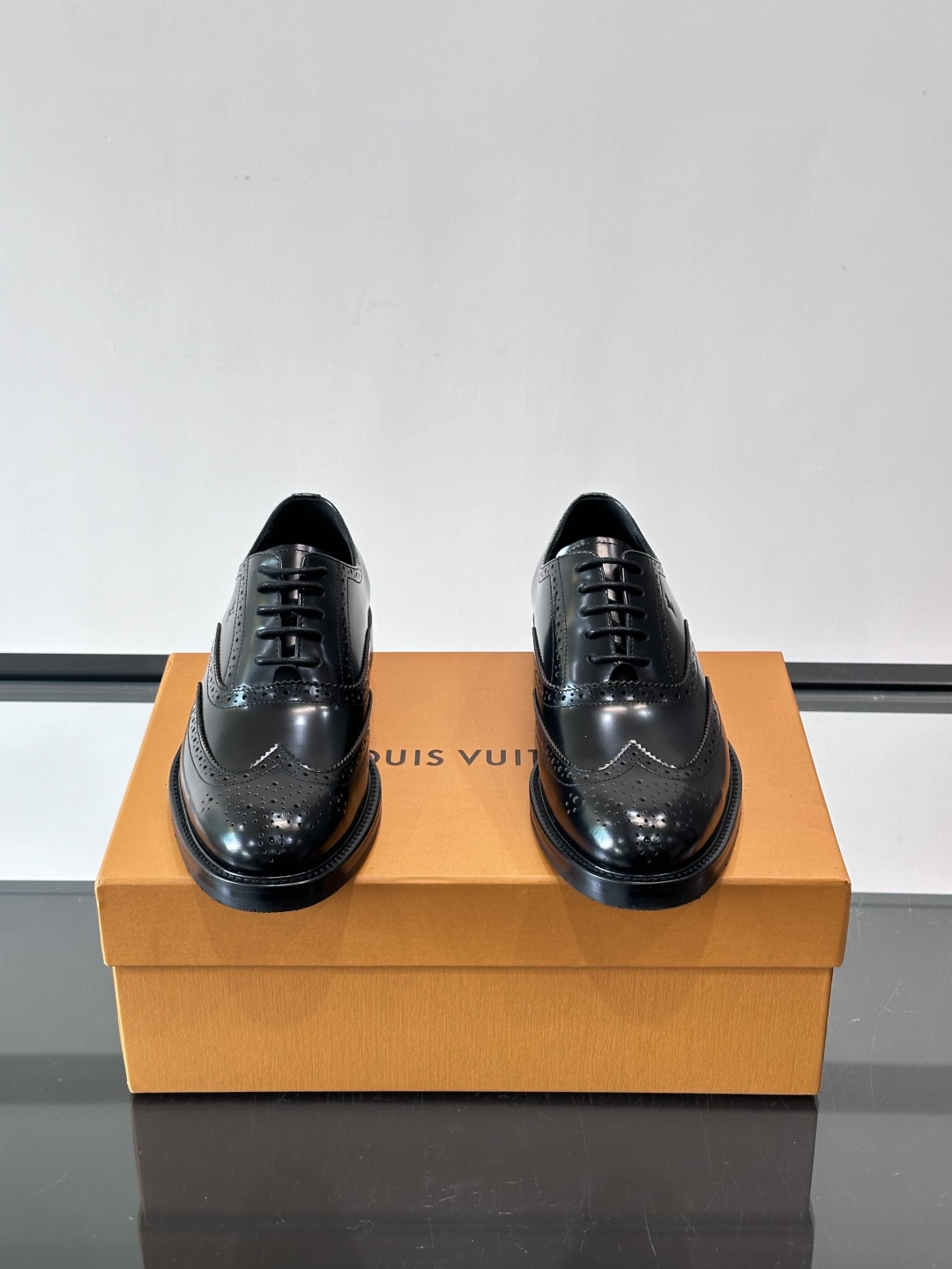 ◾️▫️L.v~高端男士正装休闲皮鞋，经典款，高端大气，进口牛皮打造，小牛皮透气内里，真皮大底，顶级品质