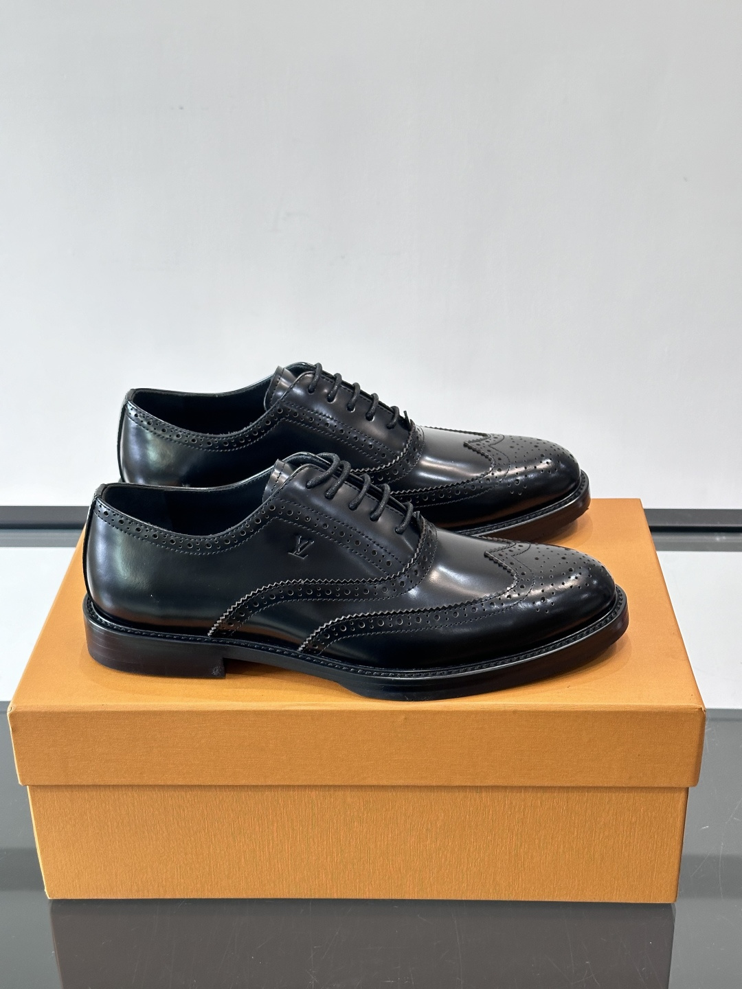 ◾️▫️L.v~高端男士正装休闲皮鞋，经典款，高端大气，进口牛皮打造，小牛皮透气内里，真皮大底，顶级品质