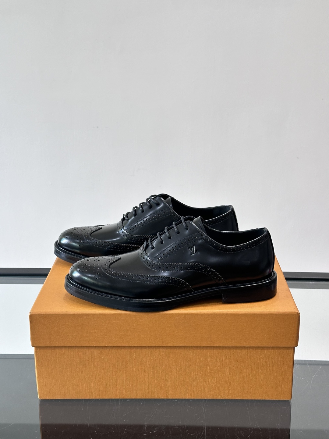 ◾️▫️L.v~高端男士正装休闲皮鞋，经典款，高端大气，进口牛皮打造，小牛皮透气内里，真皮大底，顶级品质