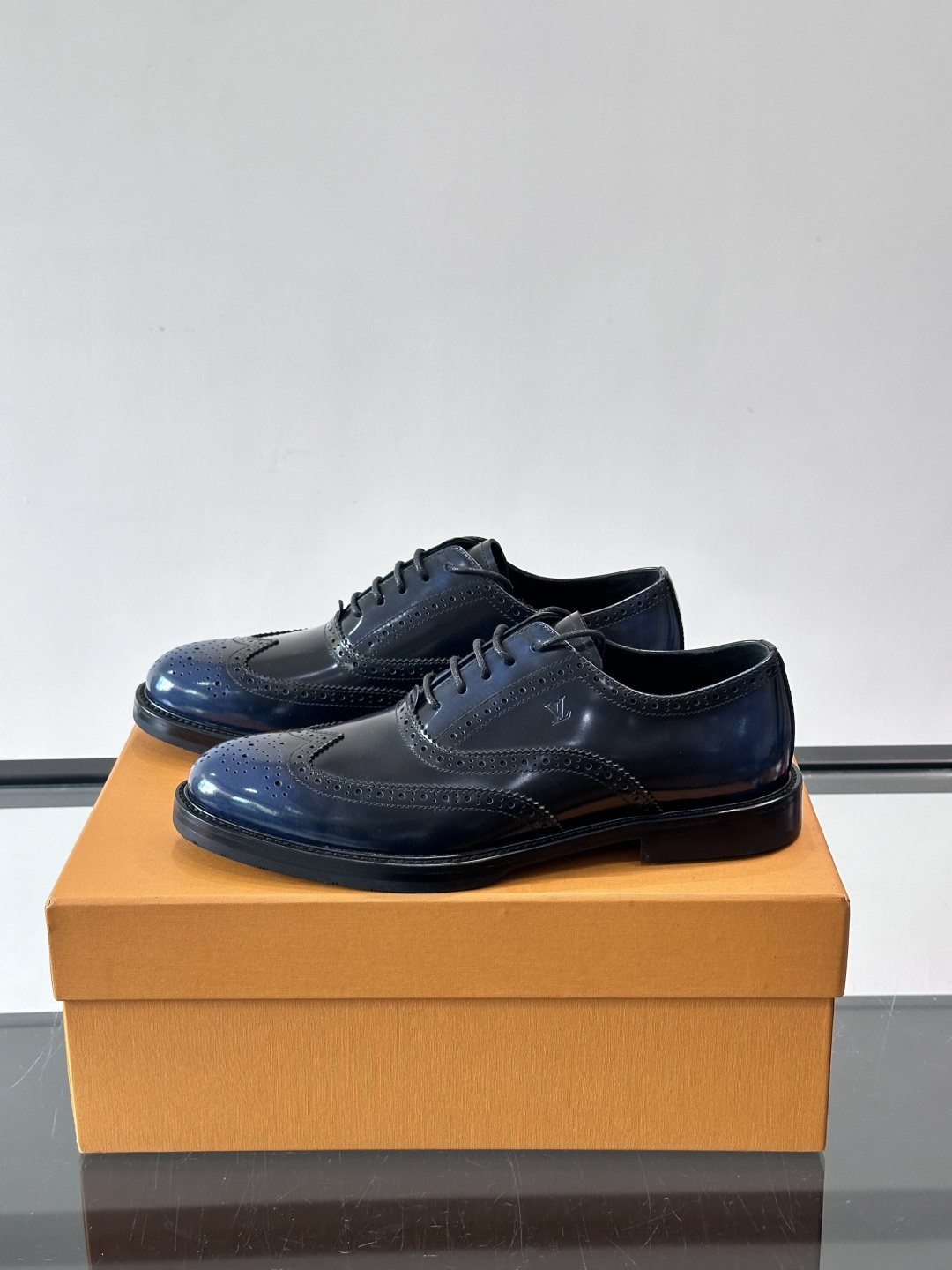 ◾️▫️L.v~高端男士正装休闲皮鞋，经典款，高端大气，进口牛皮打造，小牛皮透气内里，真皮大底，顶级品质