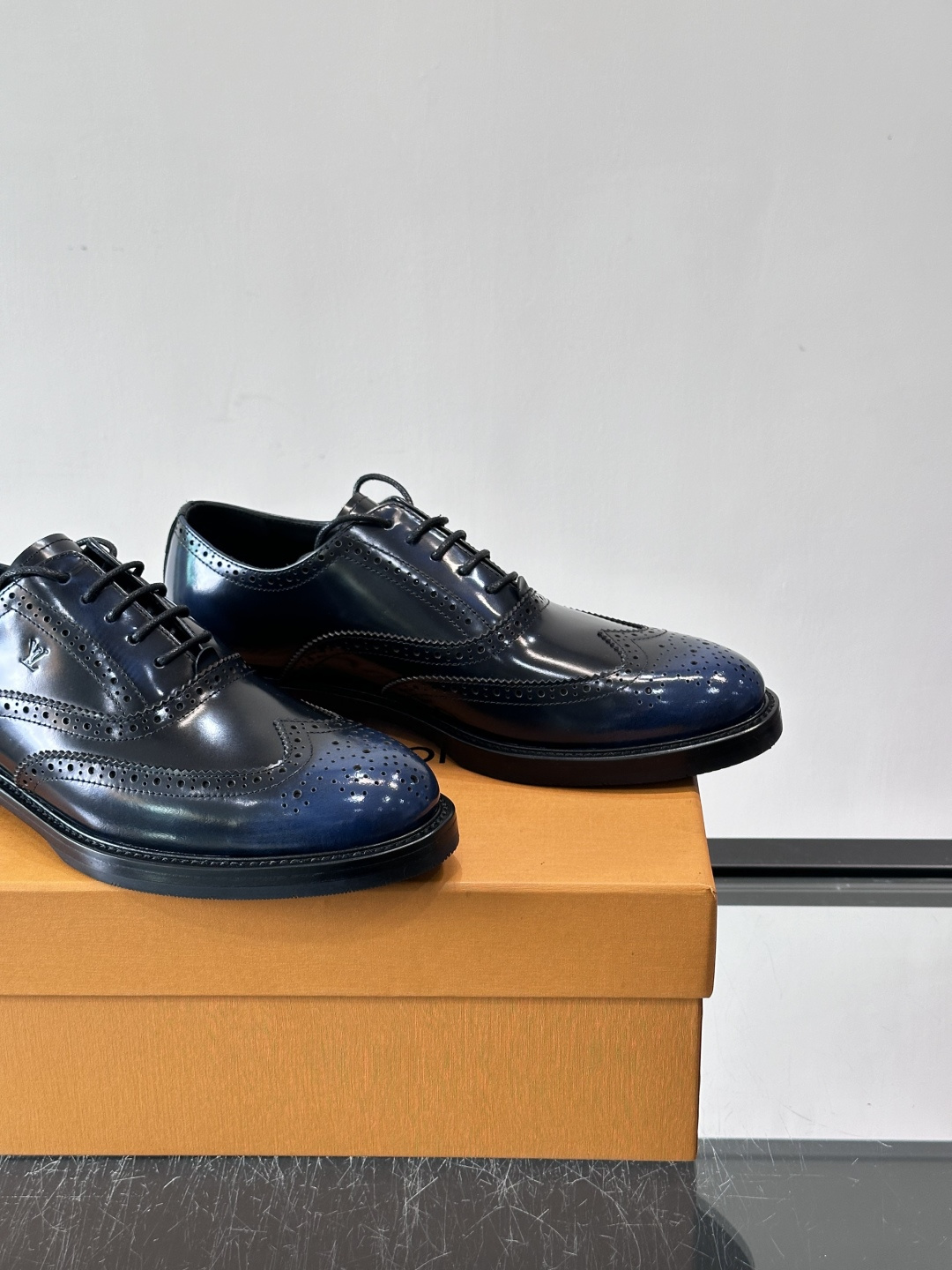 ◾️▫️L.v~高端男士正装休闲皮鞋，经典款，高端大气，进口牛皮打造，小牛皮透气内里，真皮大底，顶级品质