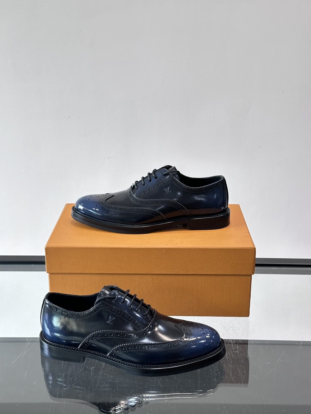 ◾️▫️L.v~高端男士正装休闲皮鞋，经典款，高端大气，进口牛皮打造，小牛皮透气内里，真皮大底，顶级品质