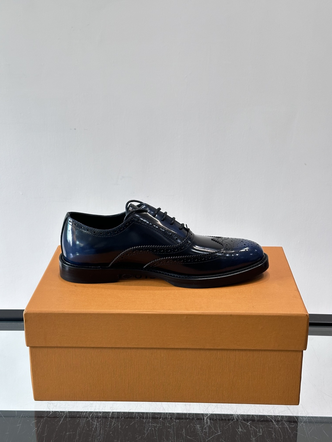 ◾️▫️L.v~高端男士正装休闲皮鞋，经典款，高端大气，进口牛皮打造，小牛皮透气内里，真皮大底，顶级品质