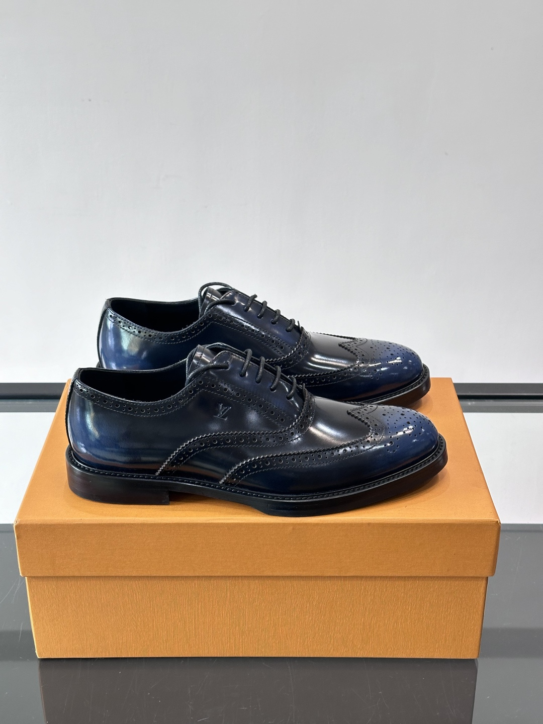 ◾️▫️L.v~高端男士正装休闲皮鞋，经典款，高端大气，进口牛皮打造，小牛皮透气内里，真皮大底，顶级品质