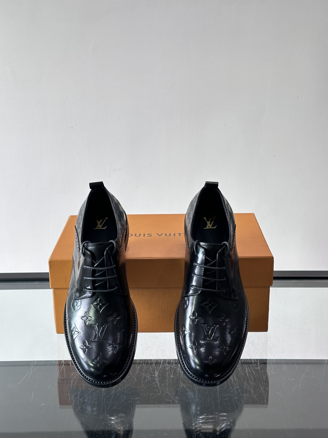 ◾️▫️L.v~高端男士正装休闲皮鞋，经典款，高端大气，进口牛皮打造，小牛皮透气内里，真皮大底，顶级品质
