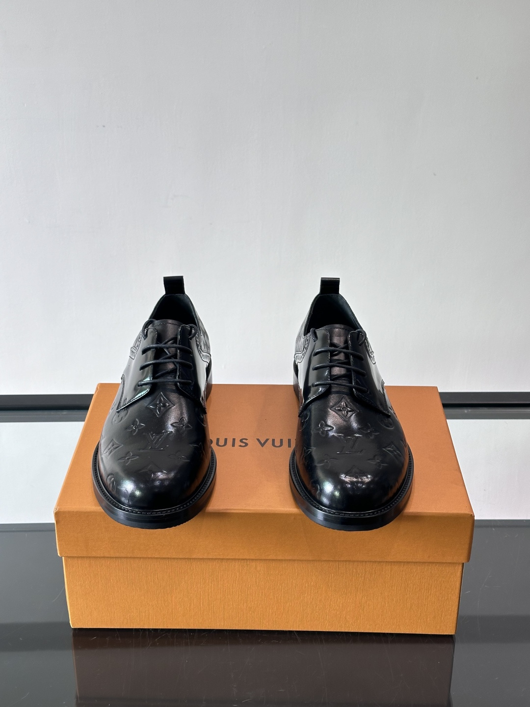 ◾️▫️L.v~高端男士正装休闲皮鞋，经典款，高端大气，进口牛皮打造，小牛皮透气内里，真皮大底，顶级品质