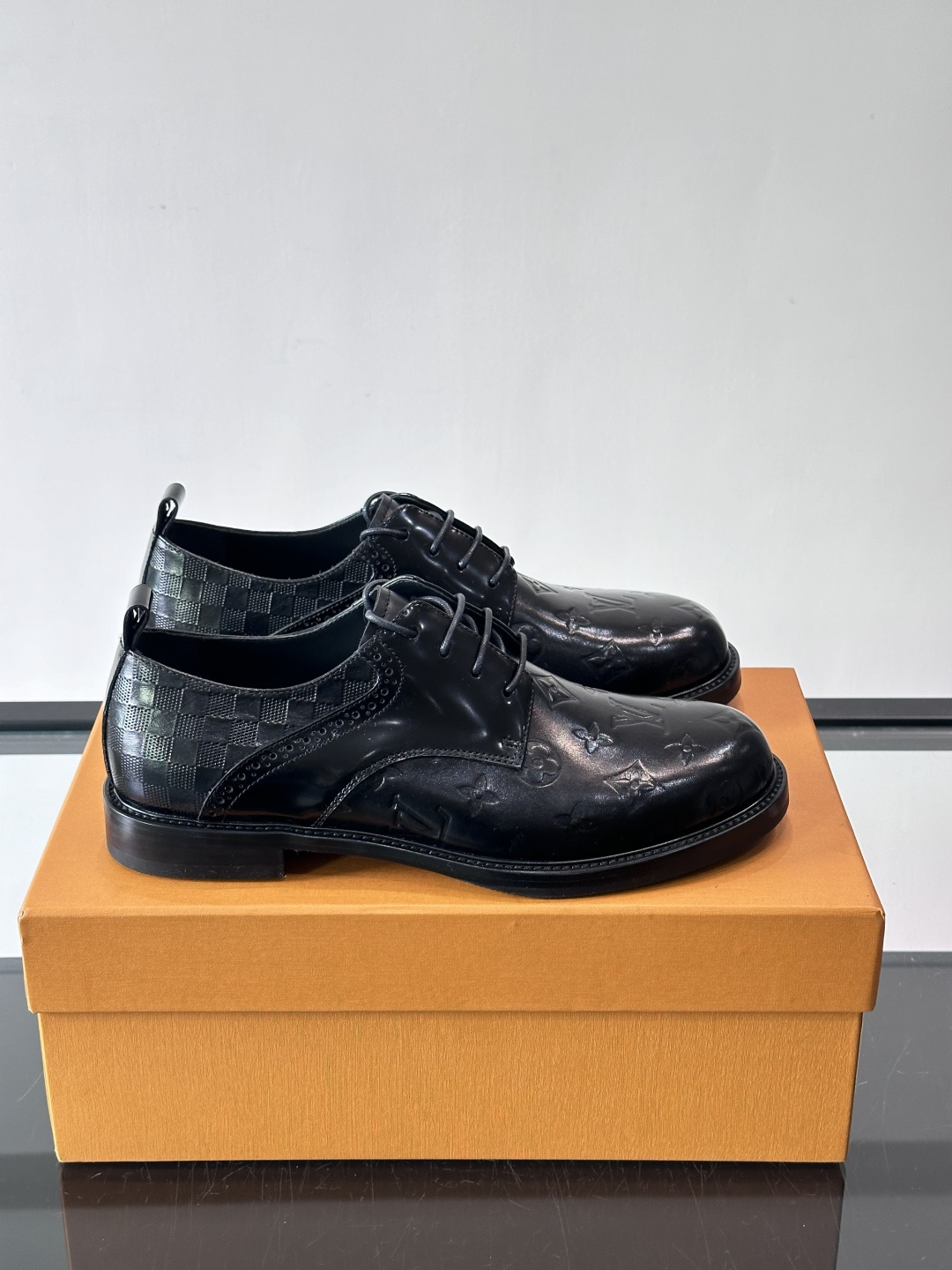 ◾️▫️L.v~高端男士正装休闲皮鞋，经典款，高端大气，进口牛皮打造，小牛皮透气内里，真皮大底，顶级品质