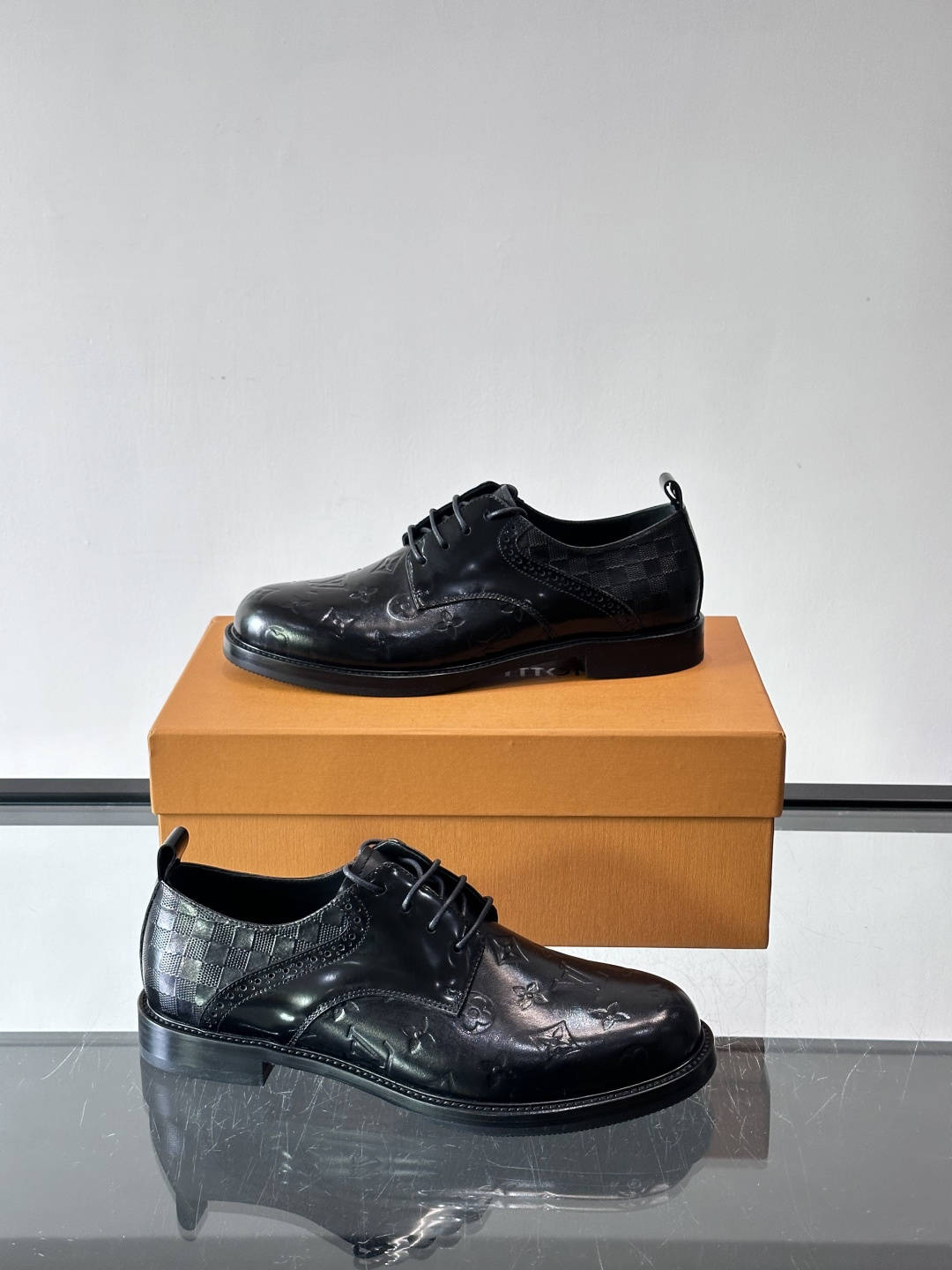 ◾️▫️L.v~高端男士正装休闲皮鞋，经典款，高端大气，进口牛皮打造，小牛皮透气内里，真皮大底，顶级品质