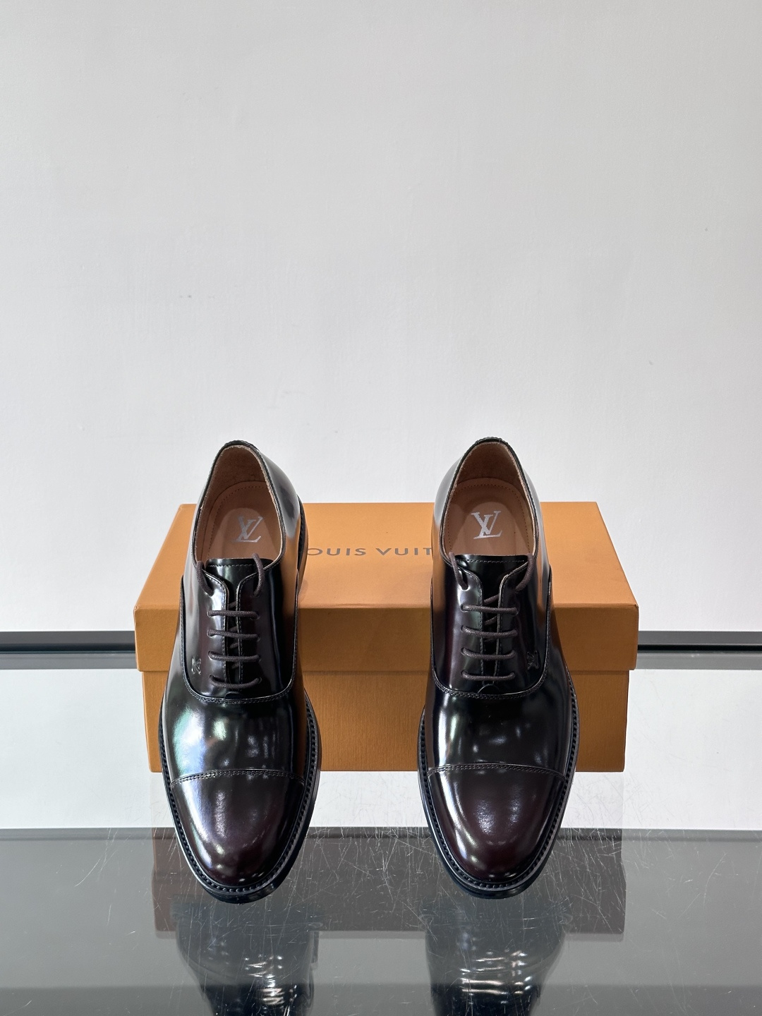 ◾️▫️L.v~高端男士正装休闲皮鞋，经典款，高端大气，进口牛皮打造，小牛皮透气内里，真皮大底，顶级品质