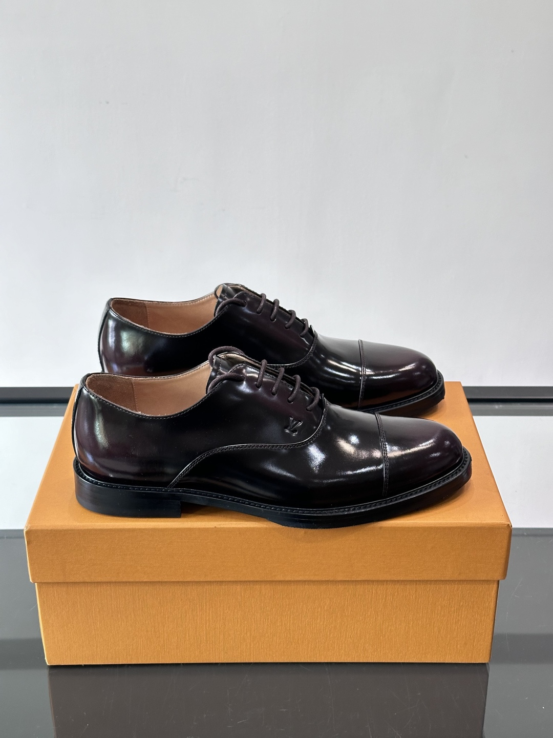 ◾️▫️L.v~高端男士正装休闲皮鞋，经典款，高端大气，进口牛皮打造，小牛皮透气内里，真皮大底，顶级品质