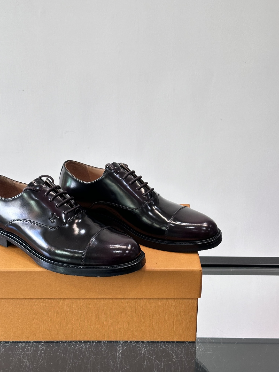 ◾️▫️L.v~高端男士正装休闲皮鞋，经典款，高端大气，进口牛皮打造，小牛皮透气内里，真皮大底，顶级品质