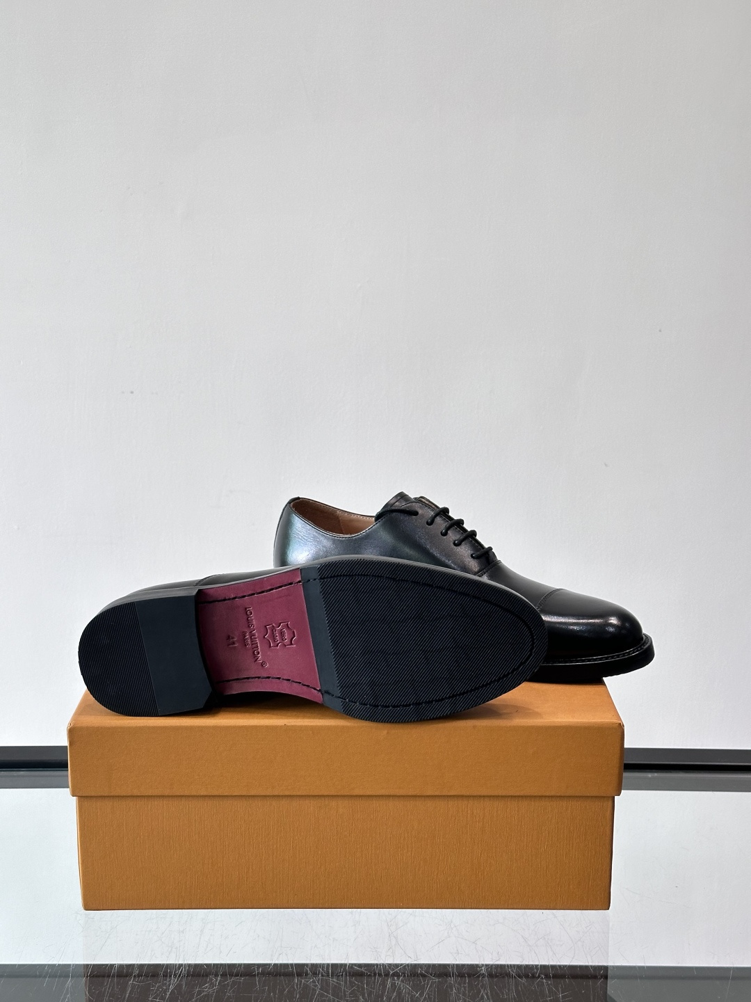 ◾️▫️L.v~高端男士正装休闲皮鞋，经典款，高端大气，进口牛皮打造，小牛皮透气内里，真皮大底，顶级品质