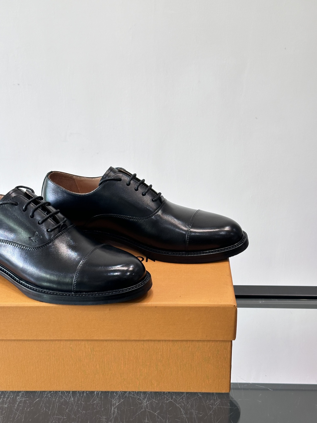 ◾️▫️L.v~高端男士正装休闲皮鞋，经典款，高端大气，进口牛皮打造，小牛皮透气内里，真皮大底，顶级品质